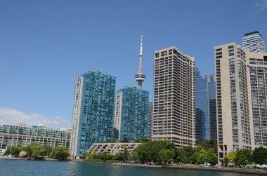 Toronto Skyline ve limanı güneşli bir günde