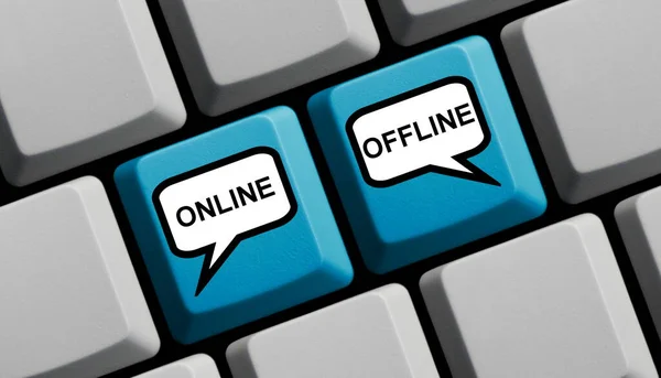 Modrá Počítačová Klávesnice Hlasovými Bublinami Zobrazující Online Offline Ilustraci — Stock fotografie