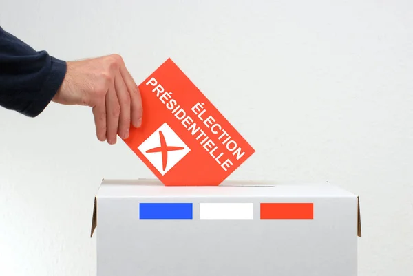 Mão Com Envelope Urna Eleição França Língua Francesa — Fotografia de Stock