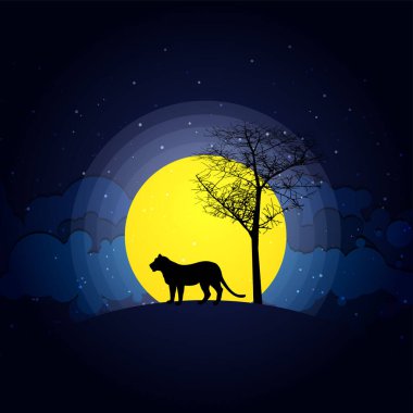 Ormanda dişi aslanın silueti ve arkasında güzel sarı ay olan bir gece sahnesi.