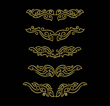 Siyah arkaplanda altın çiçekli süs