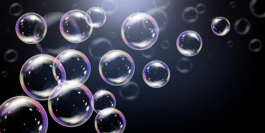 Siyah arka planda gökkuşağı yansıması olan gerçekçi sabun köpükleri