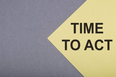 Metni gri-sarı arkaplanda uygulama zamanı.