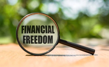 Ekonomik özgürlüğe giden yol işareti