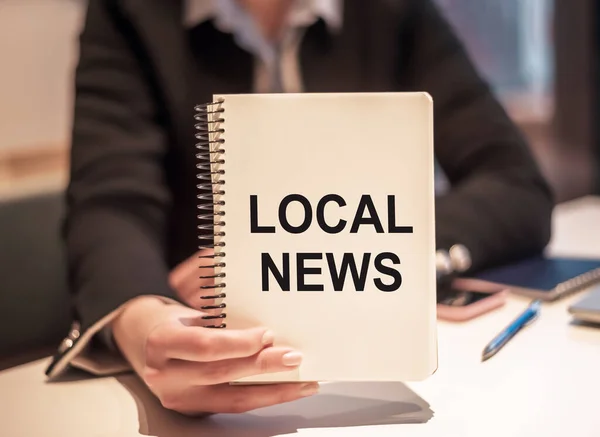 Business Woman Holds Notebook Text Local News — Stock Photo, Image