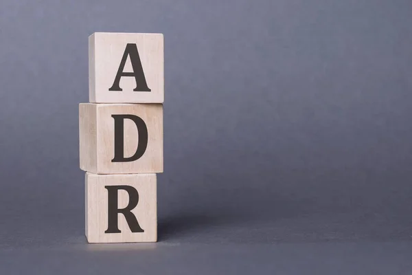 Adr Arzneimittelnebenwirkungen Text Auf Holzklötzen Vor Grauem Hintergrund — Stockfoto