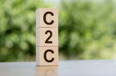 C2C sözcüğü doğanın arka planındaki tahta küplerden türetilmiştir..