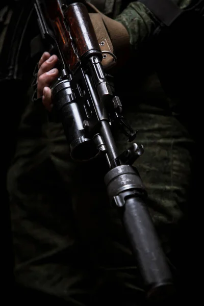 Foto Soldado Russo Segurando Metralhadora Nas Mãos Homem Está Usando Imagem De Stock