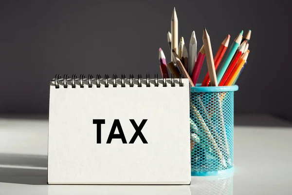 Tax Inscrição Caderno Com Lápis Coloridos Imagem De Stock