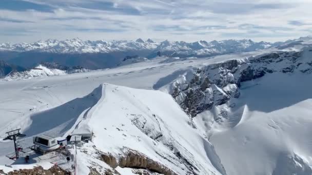 Сніжний Гірський Пейзаж Діаблеті Льодовик 3000 Швейцарія Блакитним Небом Хмарами — стокове відео