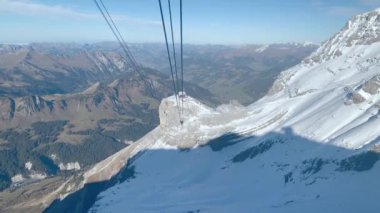 Buzul vagonundan, Valley İstasyonu 'na yapılan yolculuğun 3000 bölümünün görüntüsü..