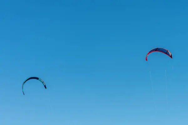 Two Multicolored Kitesurfing Blue Sky Background — Stock Photo, Image