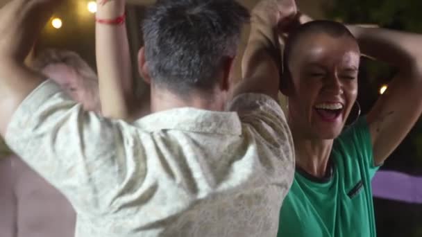Trendy Woman Shaved Hair Handsome Hispanic Man Dancing Together Enjoying — Video