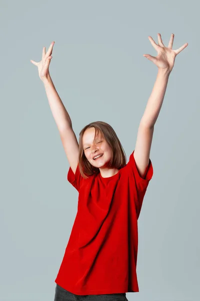 Vencedor Emocionado Morena Adolescente Menina Levantando Mãos Que Ela Ganha — Fotografia de Stock