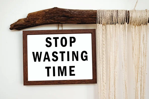 Слова Stop Wasting Time Написаны Белой Бумаге Концепция Мотивации — стоковое фото