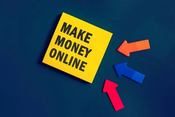 Make Money Online Текст Липкой Бумаге Синем Фоне Крупный План — стоковое фото