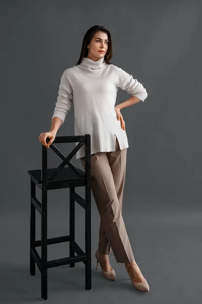Portrait Gorgeous Female Brunette Model Posing Studio Gray Background Confident — Stock Photo, Image