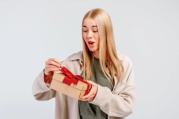 Image Excited Young Woman Opening Present Gift Box Pretty Girl — Stock Photo, Image