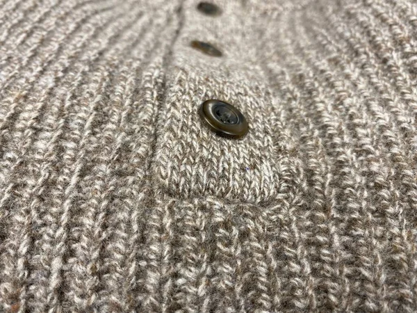 Duży Sweter Drutach Fragment Swetra Guzikiem Ciepły Sweter Drutach Ciepła — Zdjęcie stockowe