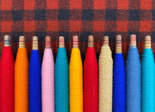 Colorful Threads Yarn Bobbins Yarn Fabric Sewing Threads Skein Thread — Stock Photo, Image