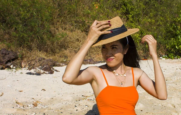 Porträt Einer Frau Strand Mit Einem Hut Schöne Asiatische Mädchen — Stockfoto
