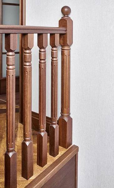 Eleganckie Balustrady Vintage Poręczy Drewna Brązowego Dębu Ogrodzenia Schodów Dużym — Zdjęcie stockowe