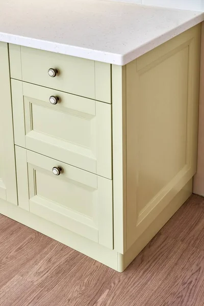 Classic Chest Drawers Light Green Facades Acrylic Solid Surface Countertop — Stockfoto