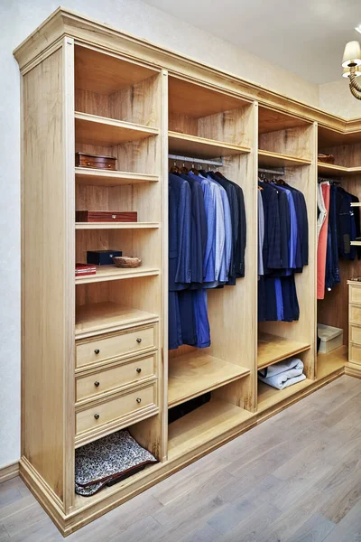 Stylish Walk Closet Furniture Maple Solid Veneer Wood Clothes Storage — Zdjęcie stockowe