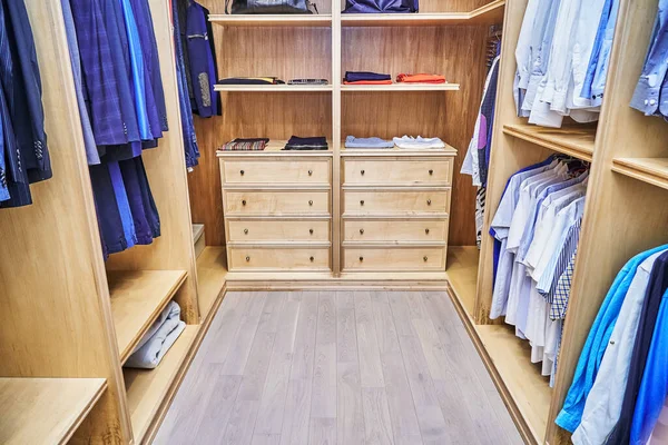 Stylish Walk Closet Furniture Maple Solid Veneer Wood Clothes Storage — Zdjęcie stockowe