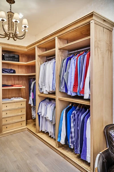 Stylish Walk Closet Furniture Maple Solid Veneer Wood Clothes Storage — стоковое фото