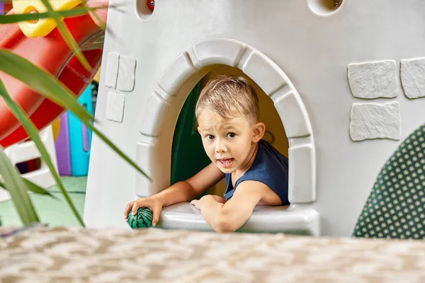 Smiling Boy Plays Ball Toy House Restaurant Entertainment Zone Fair — Stock Photo, Image