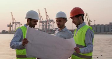 Mühendisler vinçlere karşı duran port tanımlamasını tartıştılar