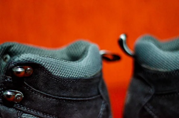 采购产品老灰色和蓝色的旅行靴 Gym — 图库照片