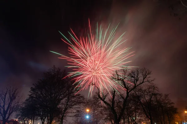 Pruszcz Gdanskiでの新年花火 — ストック写真