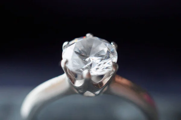 Anillo Diamantes Caja Regalo Joyas Primer Plano Fondo —  Fotos de Stock