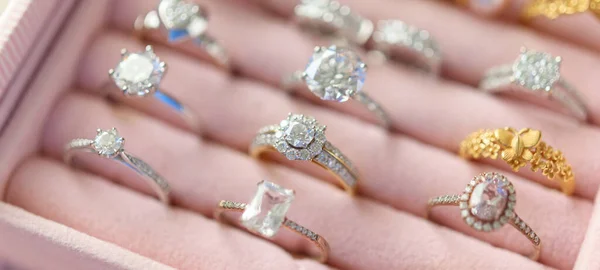 Anéis Diamantes Jóias Caixa — Fotografia de Stock
