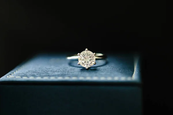 Bague Diamant Mariage Sur Boîte Bijoux — Photo