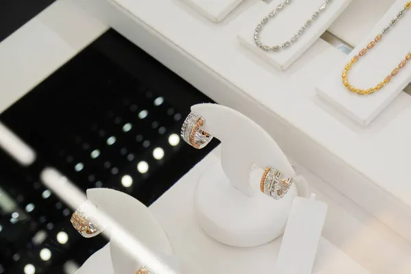 Schmuck Diamant Ohrringe Show Schaufenster Von Luxusgeschäften Schaufenster — Stockfoto