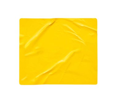 Beyaz arkaplanda boş sarı kağıt etiketi izole