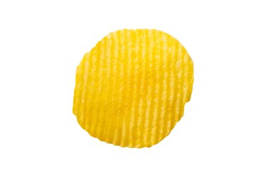 Patates cipsi beyaz arkaplanda izole edildi
