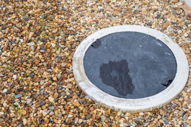 Foseptik tankı yeraltı atık arıtma sistemini kapatır