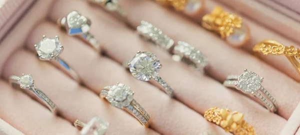 Diamantové Šperky Krabici — Stock fotografie