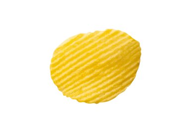 Patates cipsi beyaz arkaplanda izole edildi