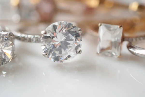Belas Jóias Anéis Diamante Fundo Branco — Fotografia de Stock