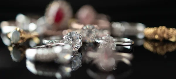 Красиві Діамантові Кільця Ювелірного Фону — стокове фото