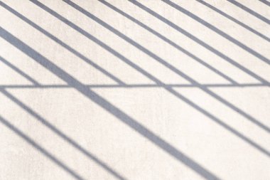 Beyaz duvar arkaplanına gölge bırak