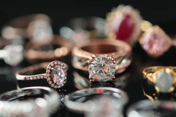 Vackra Diamant Ringar Smycken Bakgrund — Stockfoto