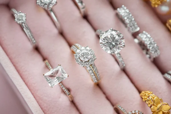 Ékszer Gyémánt Gyűrűk Dobozban — Stock Fotó