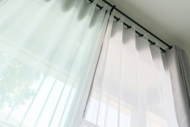 Oturma odasındaki perde iç dekorasyonu