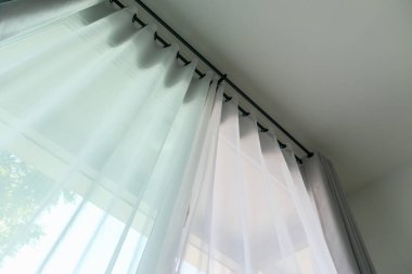 Oturma odasındaki perde iç dekorasyonu